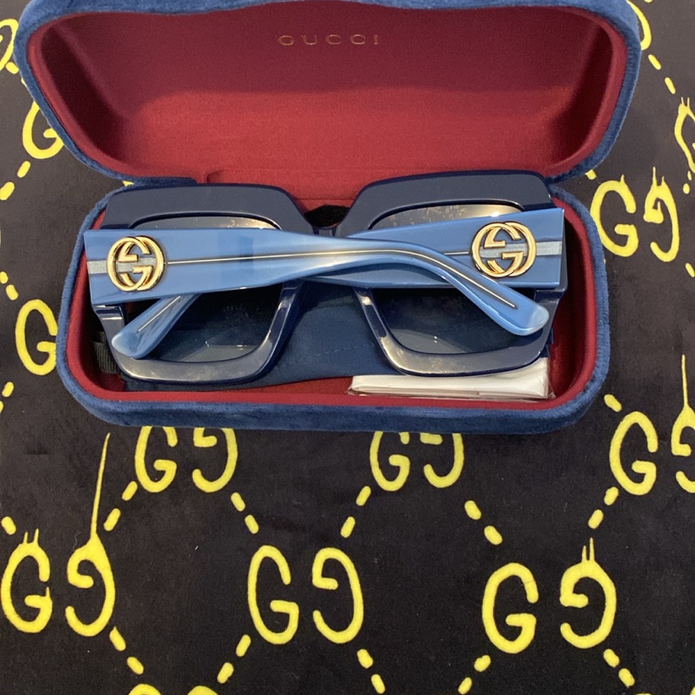 Authentic Gucci, sunglasses duster case and cleaning cloth all included